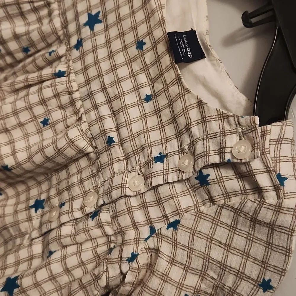 (3 ITEMS FOR $15)GAP Kids Beige Plaid Shirt with Blue Stars Size 12-18 Months